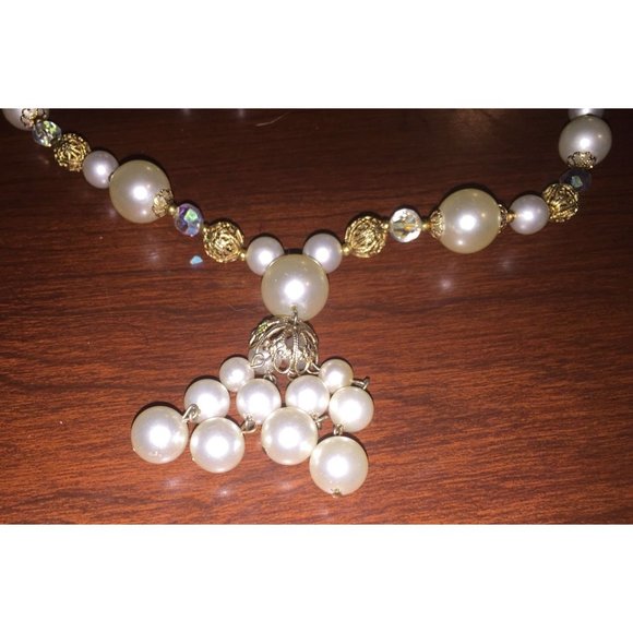 Womens Faux Pearl and Crystal Drop Necklace with 2 Pairs of Earrings - Picture 3 of 9